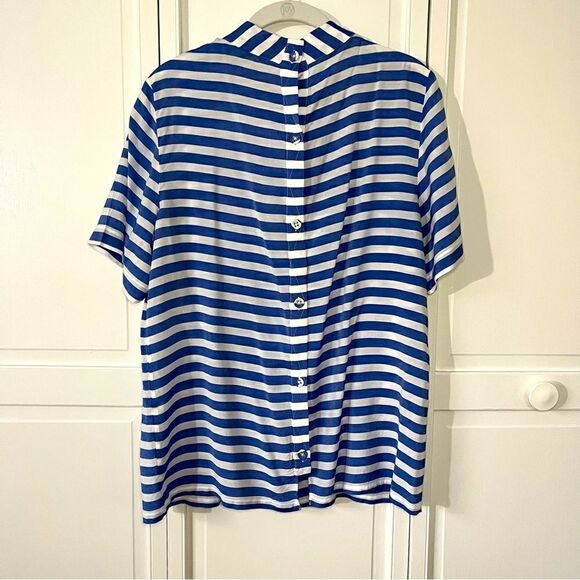Patriotic & Preppy Banana Republic Blue &White Horizontal Stripe Button Back Top - Picture 2 of 6